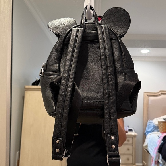 DISNEY
Minnie Mouse Classic Bow Quilted Texture Ear Mini Backpack/Coin Purse - Picture 5 of 10